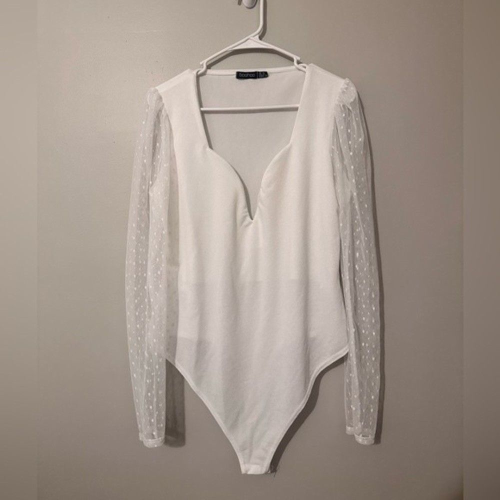 Boohoo | White Long Sleeve Jacquard Dot Sleeve Bodysuit